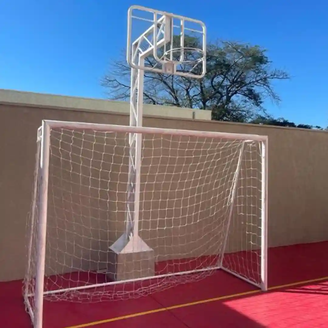 Trave de Futebol e Cesto de Basquete